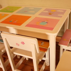 שולחן וכסאות מעוצבים לילדים - 6 חלונות צבעוניים 9