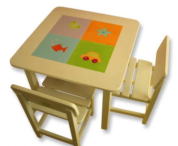שולחן וכסאות לחדר ילדים - אובייקטים צבעוניים