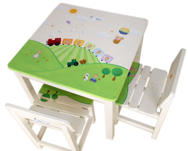 שולחן וכסאות מעוצבים לילדים - רכבת צבעונית בעמק