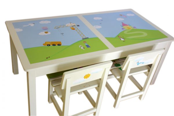 שולחן וכסאות מעוצבים לילדים - ילד בטבע ונסיכה עם ארמון