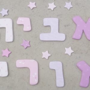 אותיות ורודות לחדר ילדות 4