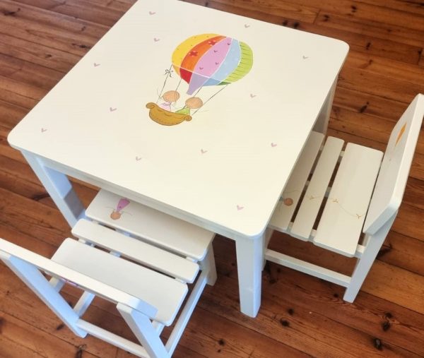 שולחן וכסאות לילדים בעיצוב כדור פורח צבעוני 1