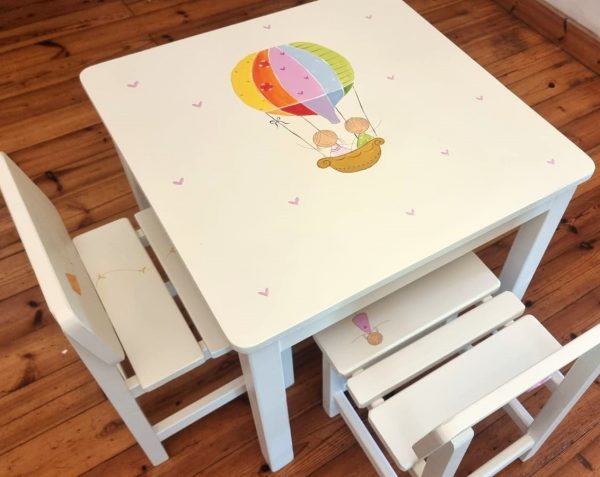 שולחן וכסאות לילדים בעיצוב כדור פורח צבעוני 3